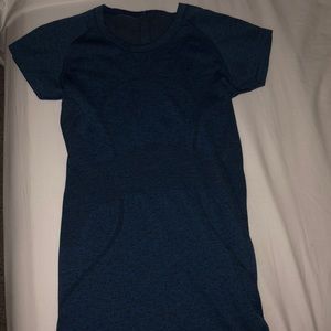 Lululemon Swiftly Tech Short Sleeve size 4!!